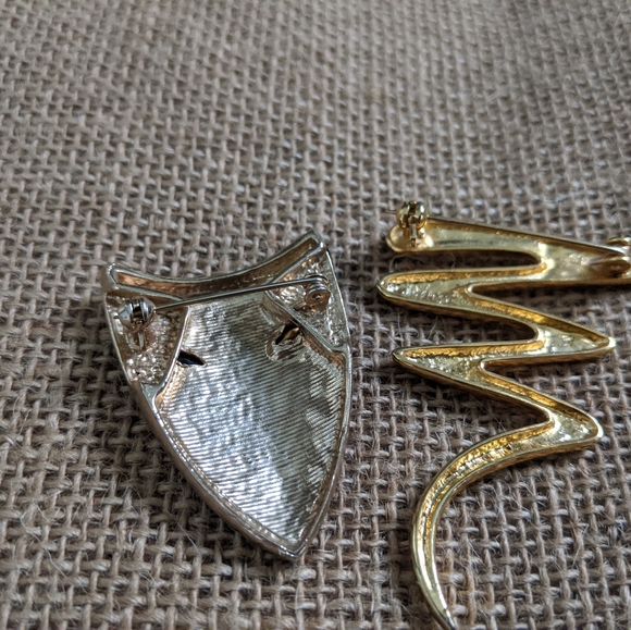 A pair of artsy brooches in great used condition - Picture 3 of 3